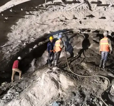 新华拱顶带模注浆料的施工流程及注意事项